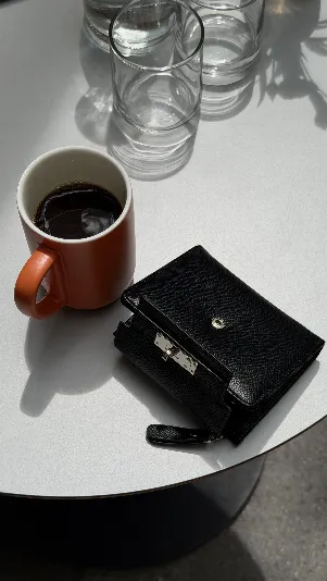 Ami wallet black